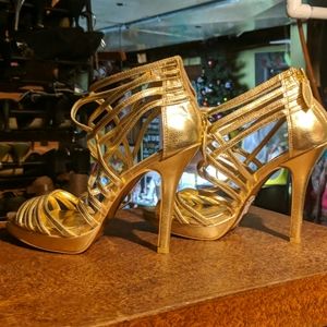 Gold heels Steve Madden